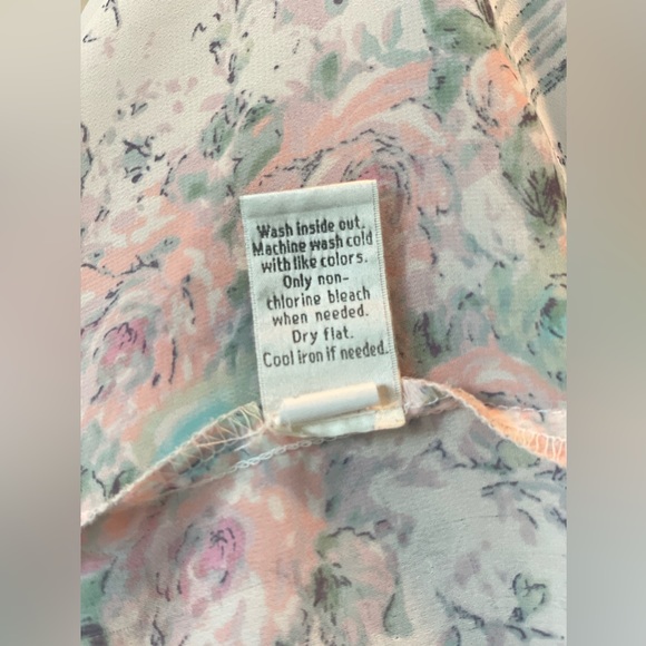 Floral Blouse (M) - Picture 3 of 5